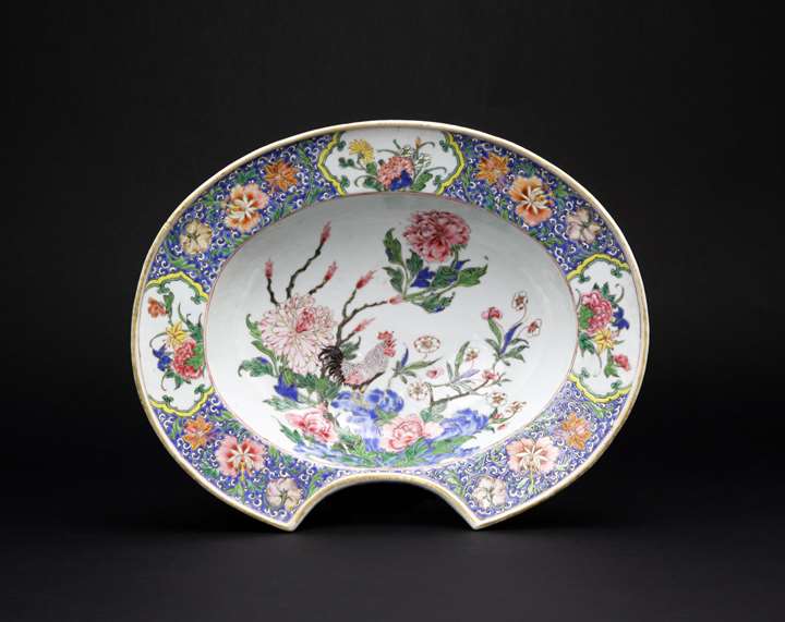 Chinese export porcelain famille rose barbers' bowl